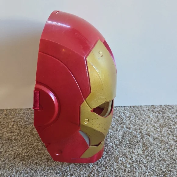 Iron Man Mask - Picture 3 of 5